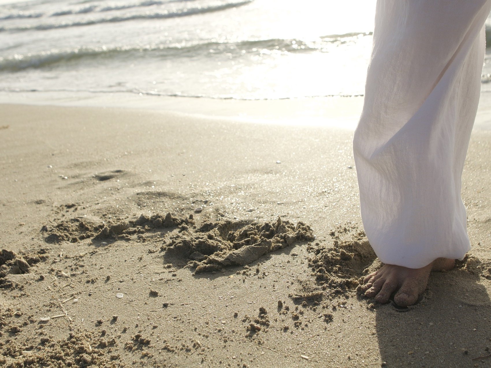 Le Qi Gong enseigne des repères corporels précieux pour dynamiser à la fois notre capacité à nous détendre et à nous ressourcer.
Plus poétiquement, les visualisations associées aux mouvements permettent dans un même temps à notre esprit à contacter cette dimension subtile du "Qi" en nous.
Découvrez dans cette journée de stage quelques pratiques et repères essentiels du Qi Gong pour lâcher le stress et renforcer votre vitalité.