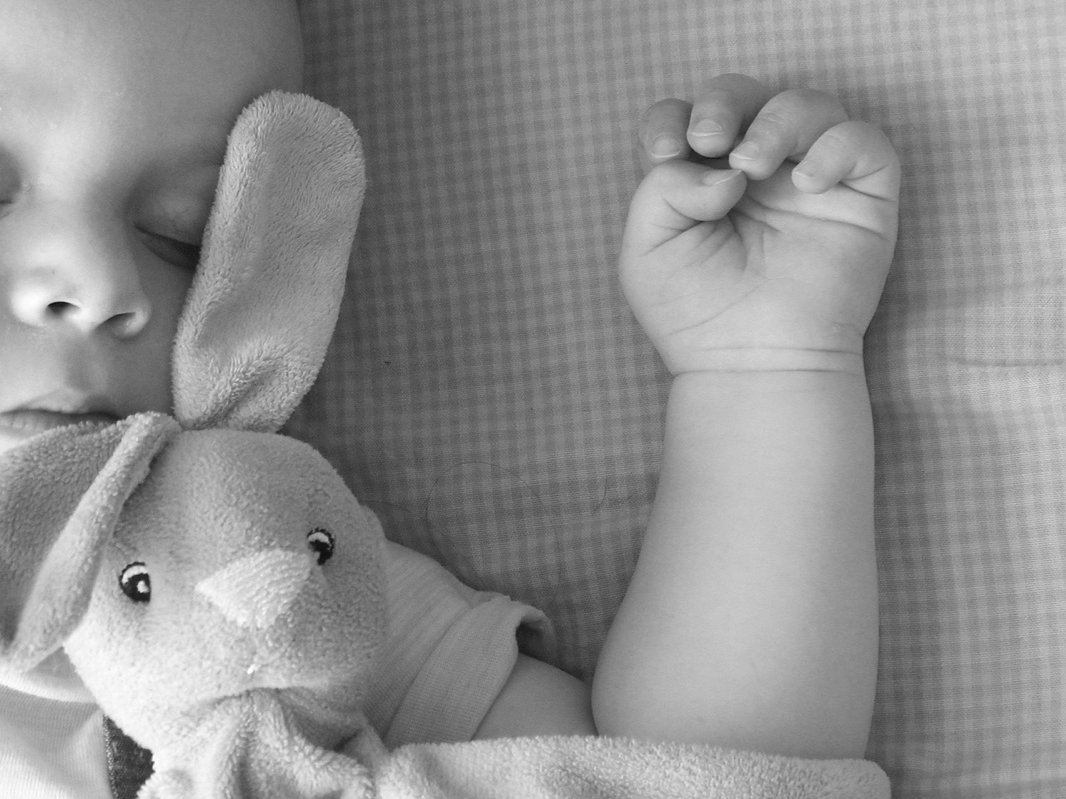 Les troubles du sommeil, que ce soit de façon chronique ou ponctuelle, sont un motif fréquent de consultation, et nous allons voir dans cet article les différents leviers qu'a le Neuro-training pour en venir à bout.